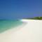 Фото пляжа Пляж острова Канухура атолла Лавиани 1