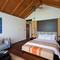 Фото отеля Meeru Island Resort 4* 5