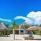 Фото отеля Hideaway Beach Resort & Spa 5* 8