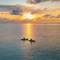 Фото отеля The Maverick Surf & Dive Lodge  13