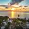 Фото отеля The Maverick Surf & Dive Lodge  1
